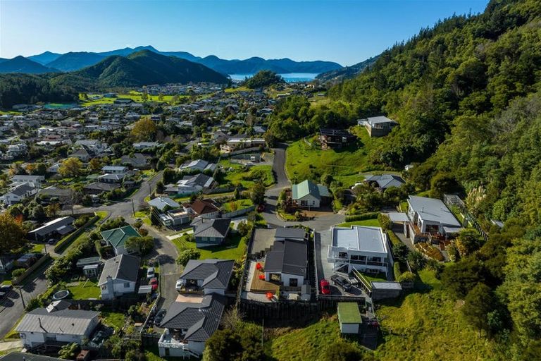 Photo of property in 7 Collins Place, Picton, 7220