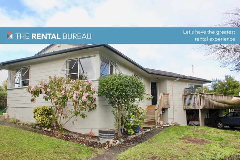 Photo of property in 58 Taipari Road, Te Atatu Peninsula, Auckland, 0610