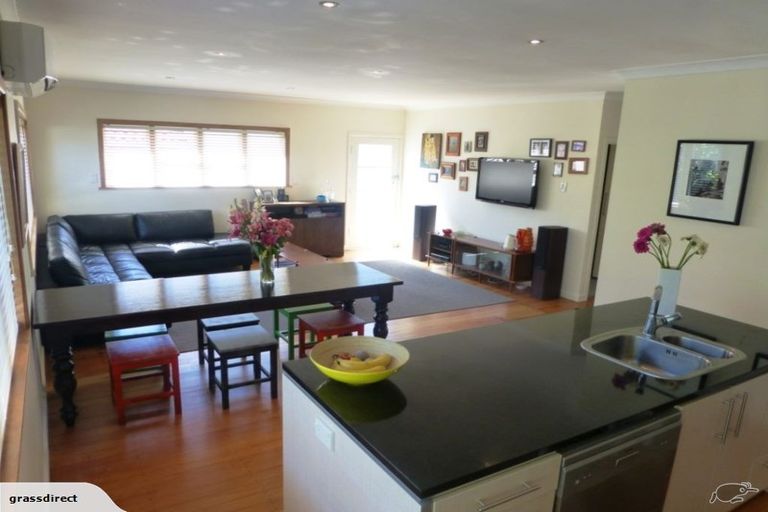 Photo of property in 6 Nelson Avenue, Northcote Point, Auckland, 0627