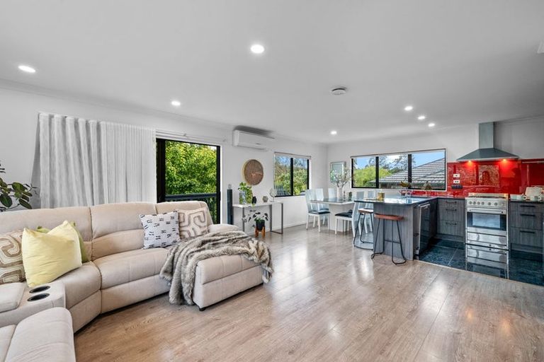 Photo of property in 15 Zefiro Drive, Massey, Auckland, 0614