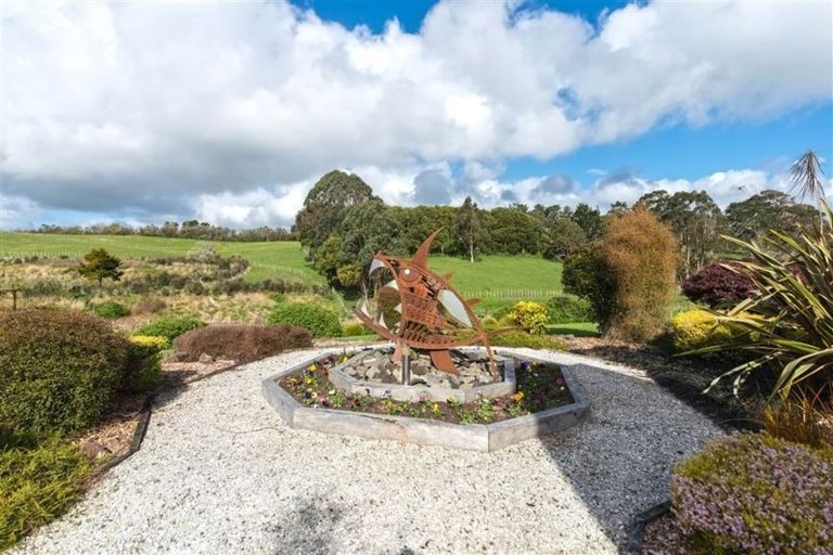 Photo of property in 131 Foster Road, Kumeu, 0891