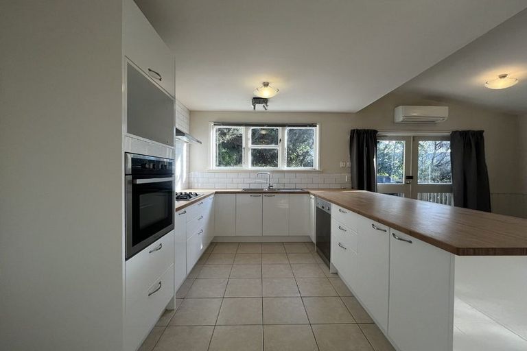 Photo of property in 82 Moeraki Road, Maoribank, Upper Hutt, 5018