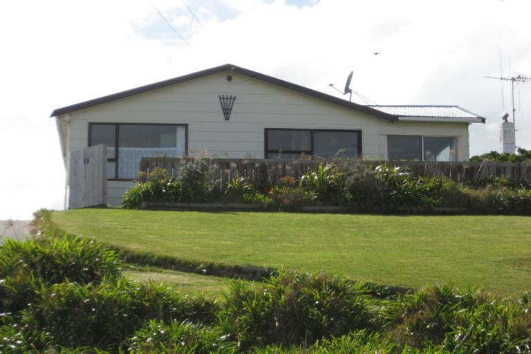 Photo of property in 136 Cornfoot Street, Castlecliff, Whanganui, 4501
