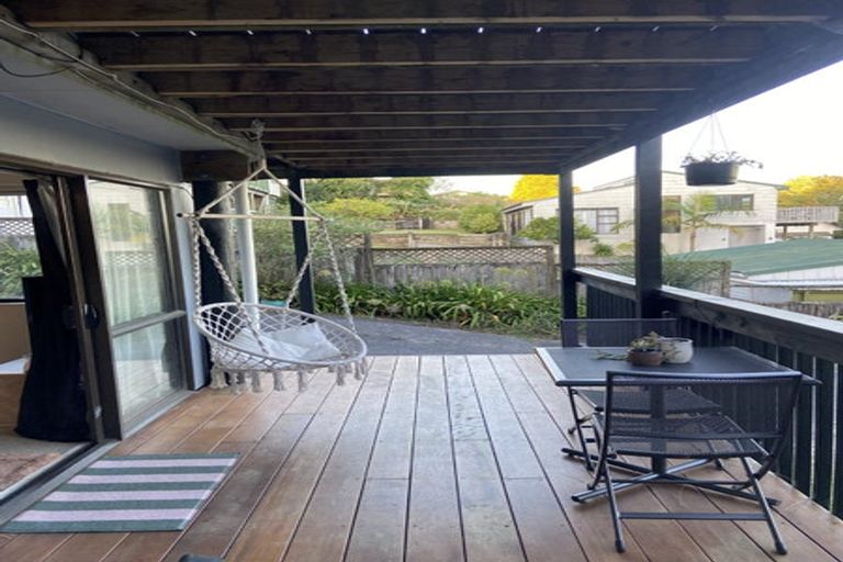 Photo of property in 1/51b Sunset Road, Totara Vale, Auckland, 0632