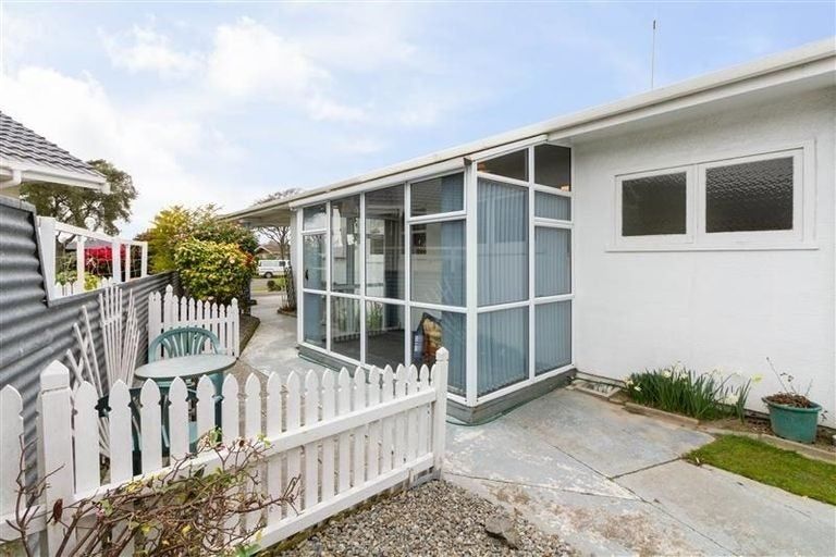 Photo of property in 6a Hollows Crescent, Takaro, Palmerston North, 4412