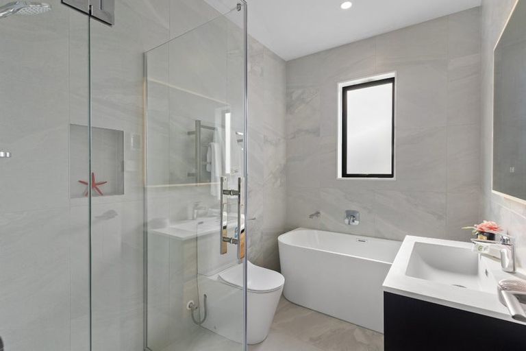 Photo of property in 31c Linwood Avenue, Forrest Hill, Auckland, 0620