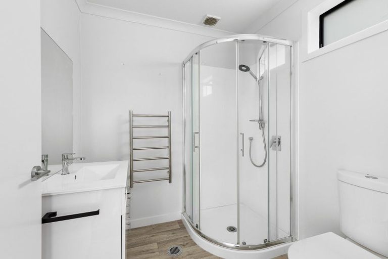 Photo of property in 15 Ara Patukawenga, Tawa, Wellington, 5028