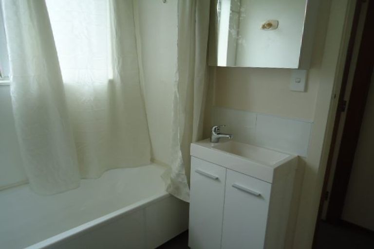 Photo of property in 2/7 Division Street, Riccarton, Christchurch, 8041