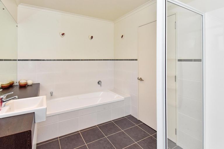 Photo of property in 17 Turnberry Drive, Wattle Downs, Auckland, 2103