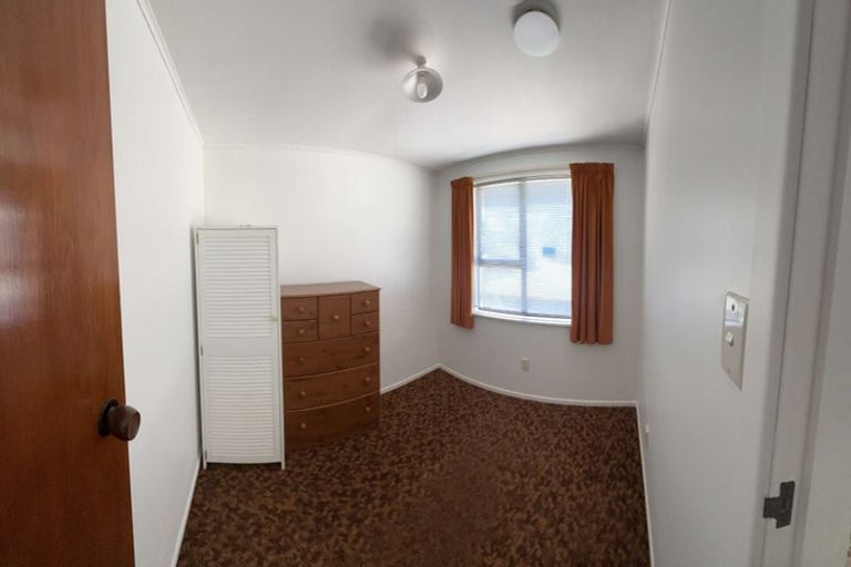 Photo of property in 20 Oswald Crescent, Paparangi, Wellington, 6037