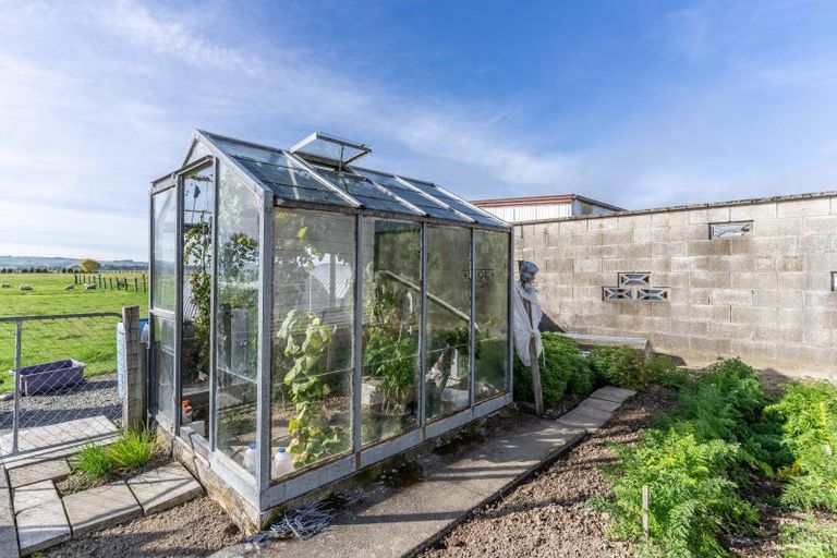 Photo of property in 128 Campbell Road, Winton, 9783