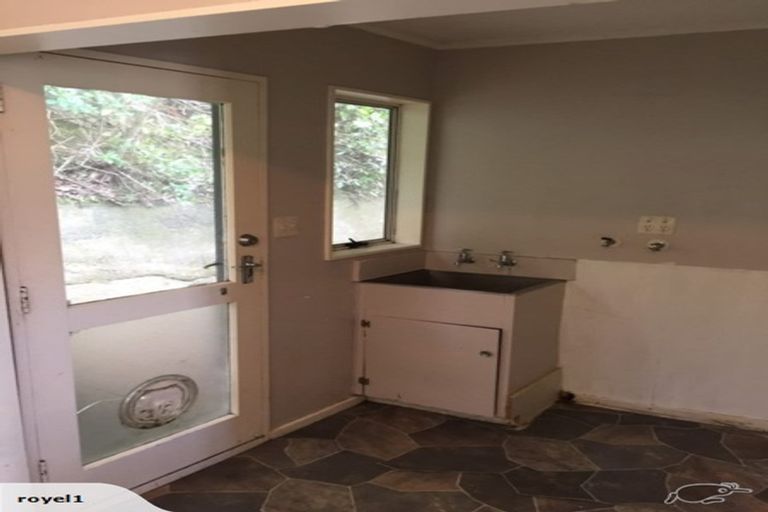 Photo of property in 26 Batchelor Street, Newlands, Wellington, 6037