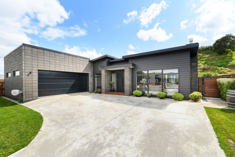 Photo of property in 35 Freedom Drive, Kelvin Grove, Palmerston North, 4414