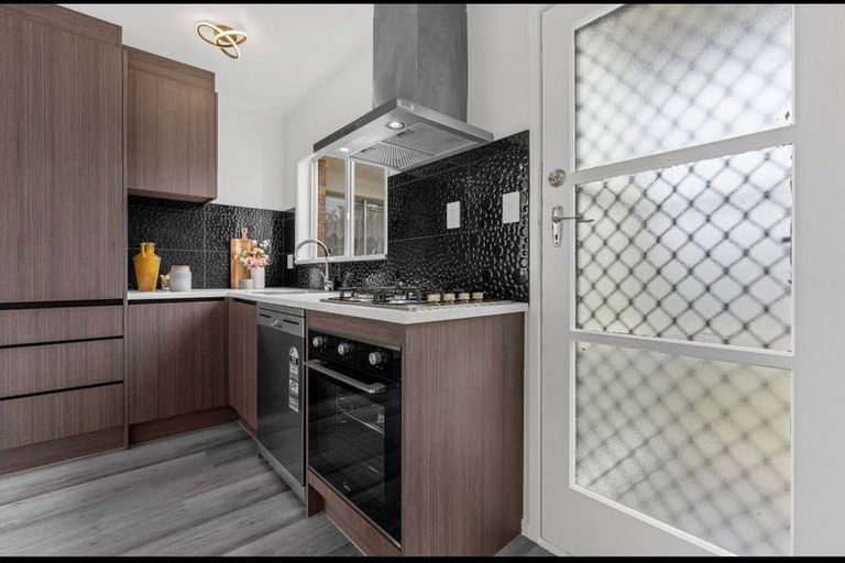 Photo of property in 3/2 Mickle Street, Te Atatu South, Auckland, 0610