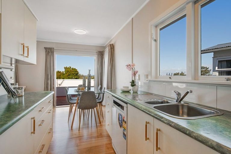 Photo of property in 1/56 Potter Avenue, Northcote, Auckland, 0627