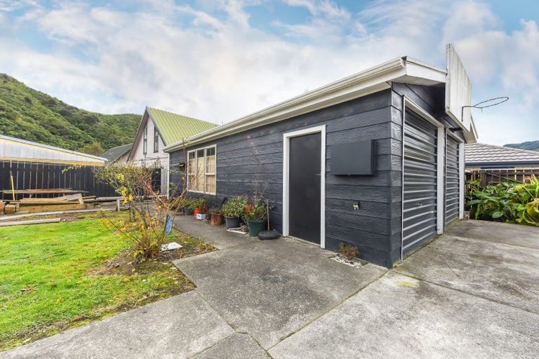 Photo of property in 14a Huia Street, Waikawa, Picton, 7220