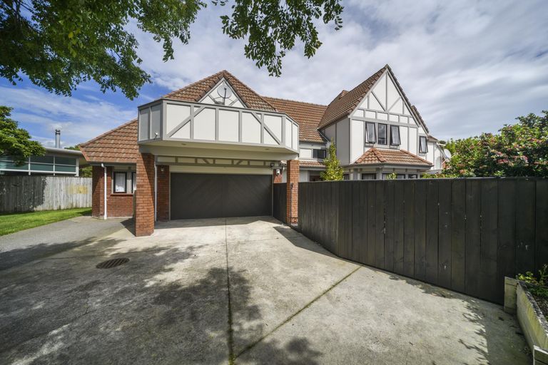 Photo of property in 21 Springdale Grove, Fitzherbert, Palmerston North, 4410