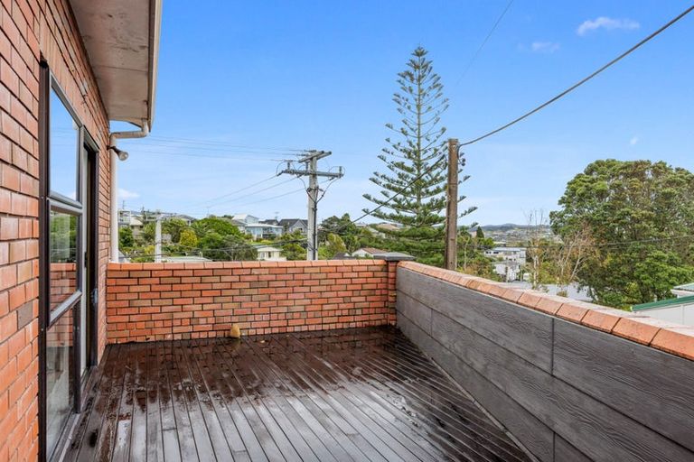 Photo of property in 9 Pohutukawa Avenue, Red Beach, 0932