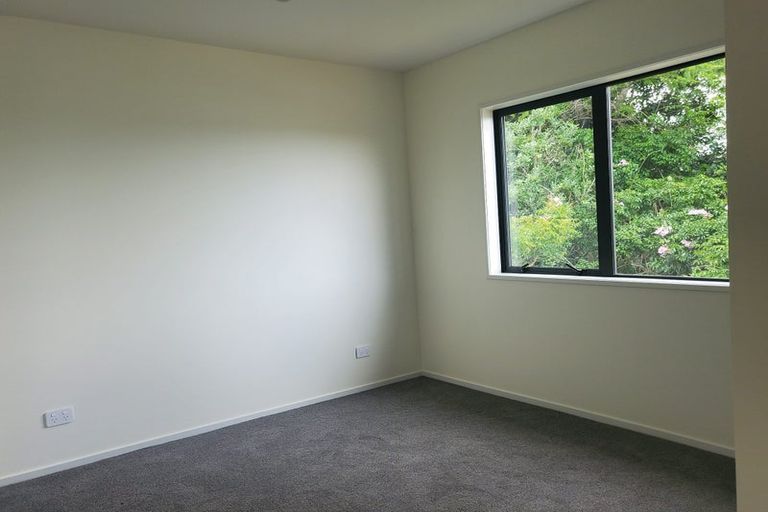 Photo of property in 36 Barbados Drive, Unsworth Heights, Auckland, 0632