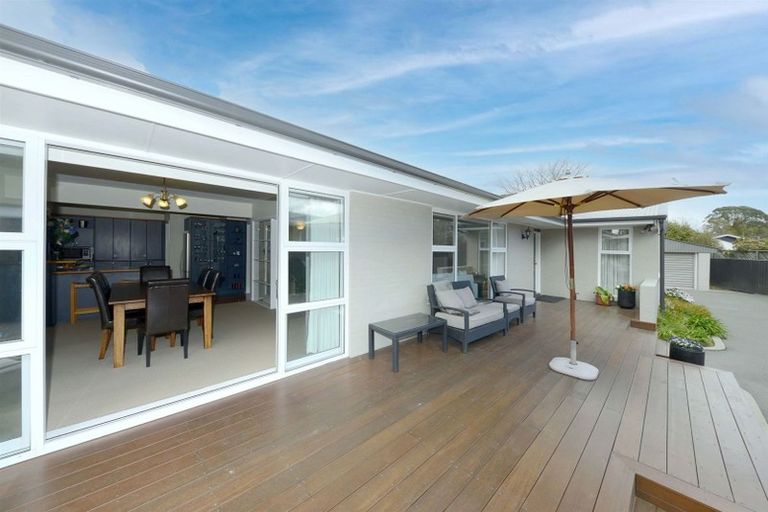 Photo of property in 23 Burnside Crescent, Burnside, Christchurch, 8053