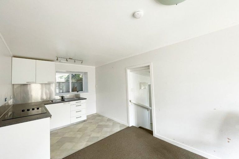 Photo of property in 24 Tiri Tiri Road, Birkdale, Auckland, 0626