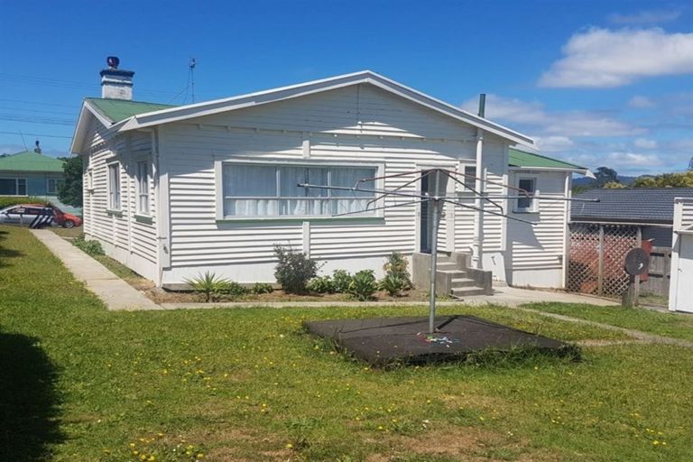 Photo of property in 52 Evans Road, Glen Eden, Auckland, 0602