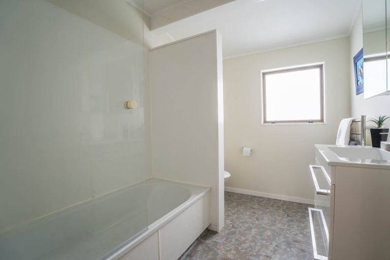 Photo of property in 6/29 Main Road, Tawa, Wellington, 5028