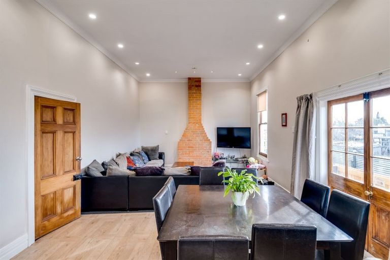 Photo of property in 200 Grove Road, Mayfair, Hastings, 4122