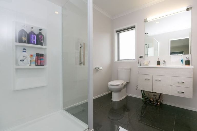 Photo of property in 126 Pohutukawa Place, Waiwhakaiho, New Plymouth, 4312