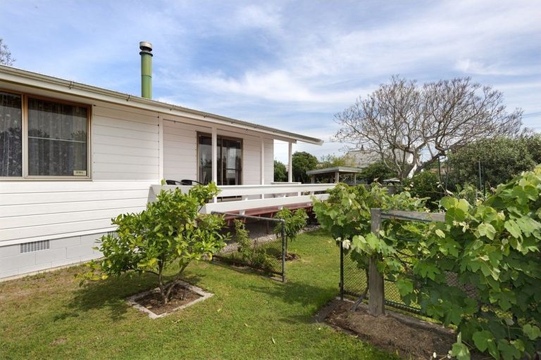 Photo of property in 15 Root Street, Gisborne, 4010