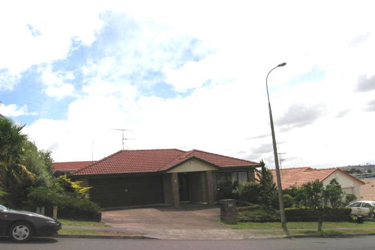 Photo of property in 13 Bluebird Crescent, Unsworth Heights, Auckland, 0632