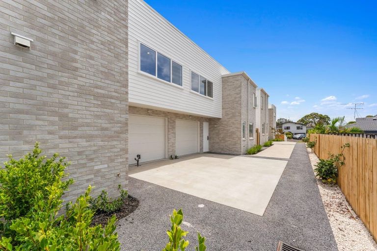 Photo of property in 4c Towra Place, Botany Downs, Auckland, 2010