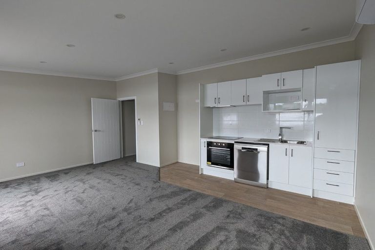 Photo of property in 10/19 Collins Avenue, Tawa, Wellington, 5028