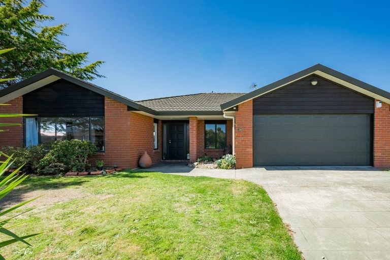 Photo of property in 139 Guildford Drive, Paraparaumu Beach, Paraparaumu, 5032