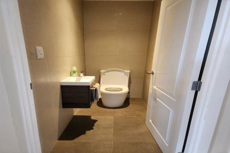 Photo of property in 2/484 East Coast Road, Windsor Park, Auckland, 0630