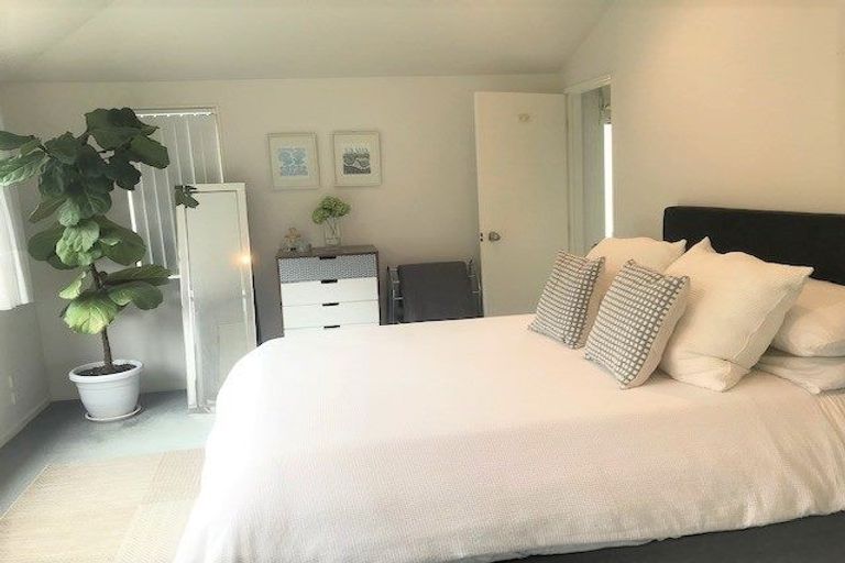 Photo of property in 4/12 Herons Way, Northcote, Auckland, 0627