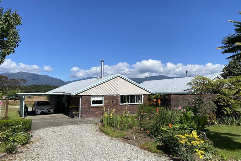 Photo of property in 70 Central Takaka Road, Takaka, 7183