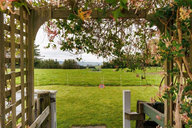 Photo of property in 375 Rangatira Road, Hunterville, 4786