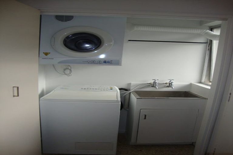 Photo of property in 2/201 Derwent Street, Island Bay, Wellington, 6023