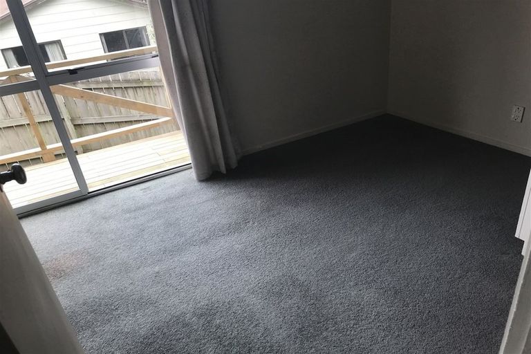 Photo of property in 2/317 Triangle Road, Massey, Auckland, 0614