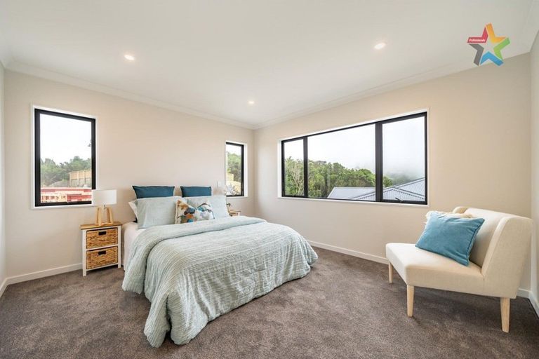 Photo of property in 8 Poto Road, Normandale, Lower Hutt, 5010