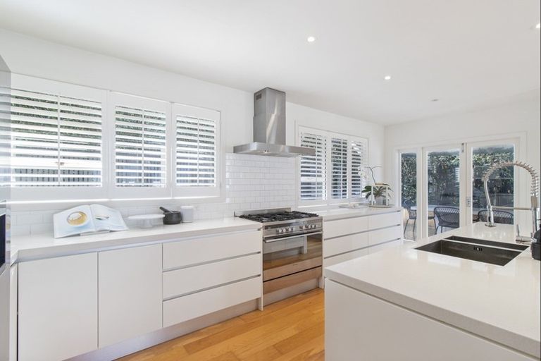 Photo of property in 8 Alfred Street, Northcote Point, Auckland, 0627