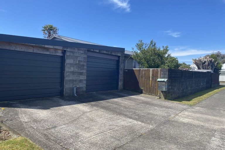 Photo of property in 330 Mangorei Road, Merrilands, New Plymouth, 4312
