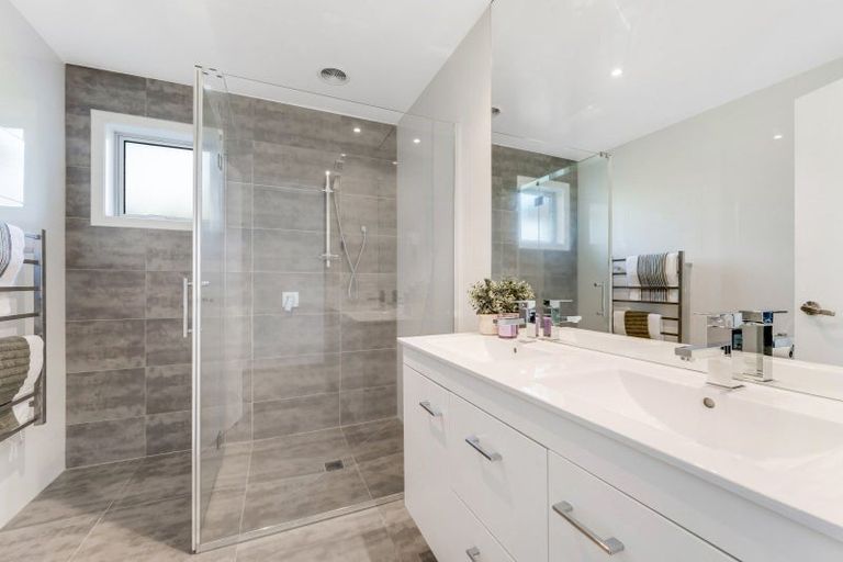 Photo of property in 8 Verley Rise, East Tamaki Heights, Auckland, 2016