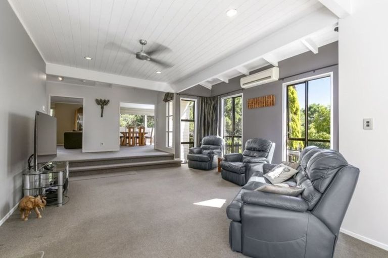 Photo of property in 20 Saddleback Rise, Murrays Bay, Auckland, 0630