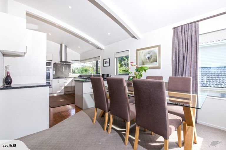 Photo of property in 33a Seacliffe Avenue, Belmont, Auckland, 0622