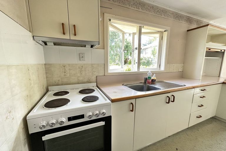 Photo of property in 9 Ayrton Street, Te Atatu South, Auckland, 0610