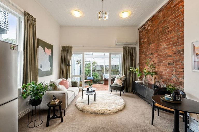Photo of property in 170 Tasman Street, Mount Cook, Wellington, 6021