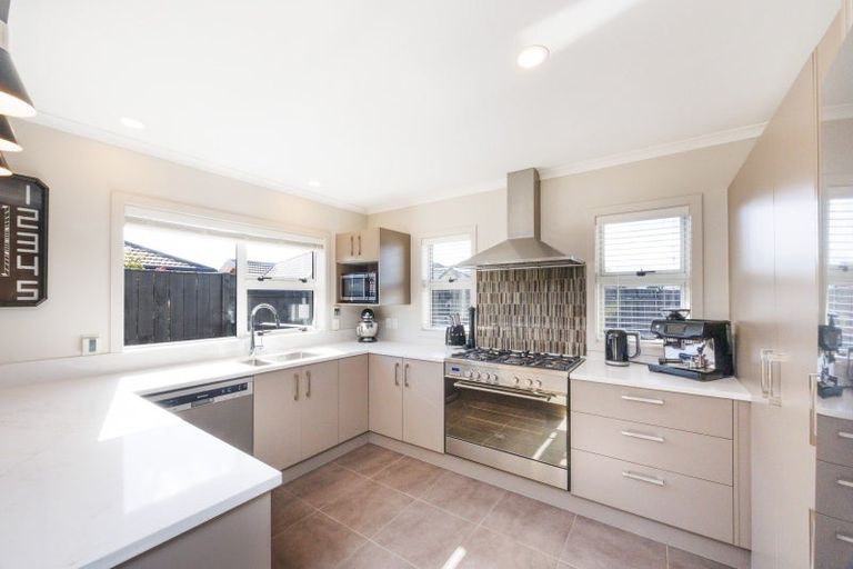 Photo of property in 9 Lorenzo Place, Kelvin Grove, Palmerston North, 4414