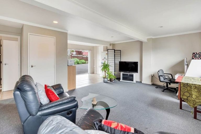 Photo of property in 141 Flanshaw Road, Te Atatu South, Auckland, 0610